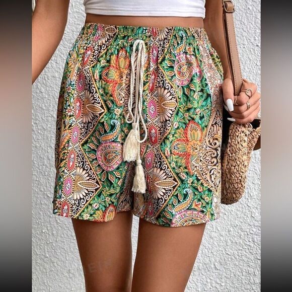 Paisley Print Tie Front Shorts Size 10/L Black, Green, Multicolor - Picture 3 of 10
